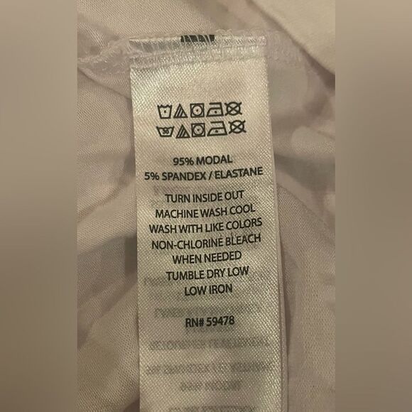 Tahari Women’s White V Neck Short Sleeve Tee Shirt Size Small - Picture 6 of 6